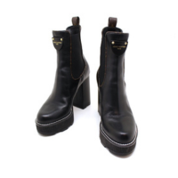 ルイヴィトン　アパレル　靴　スニーカー　買取　査定　大黒屋